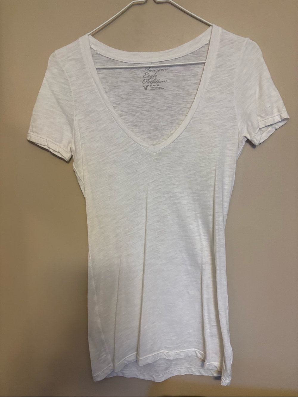 American Eagle Outfitters White V-Neck Short Sleeve Tee - Lightweight Slub